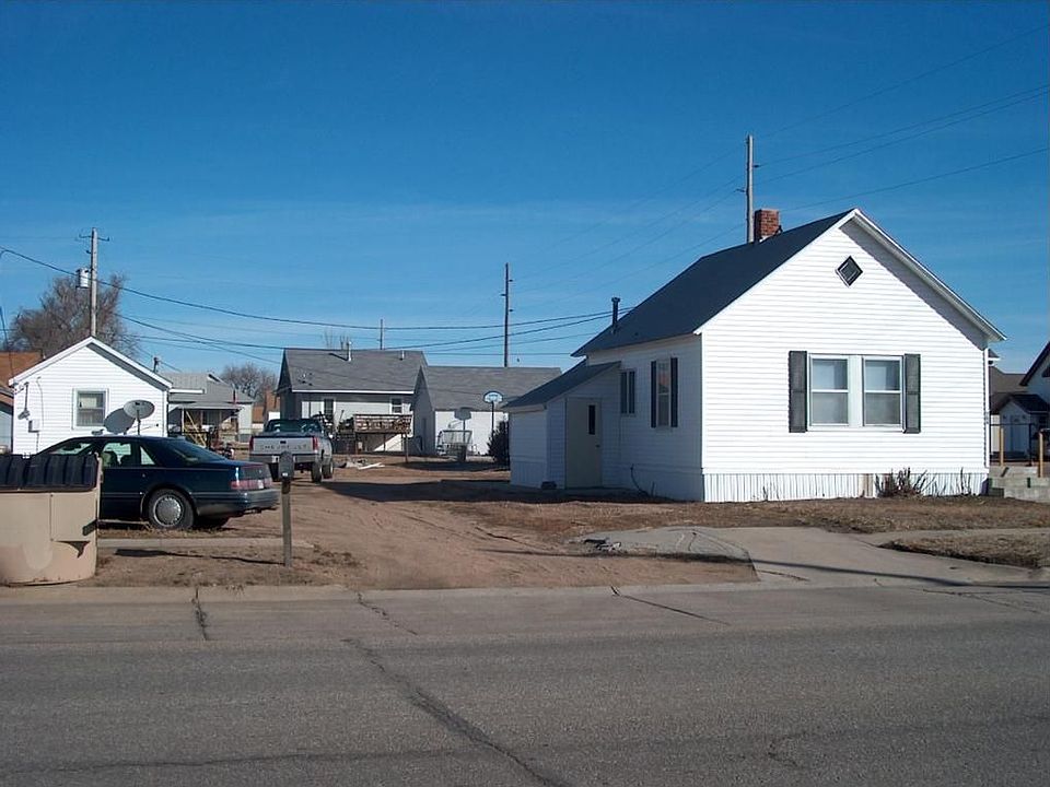 1st image of 702 E 8th St