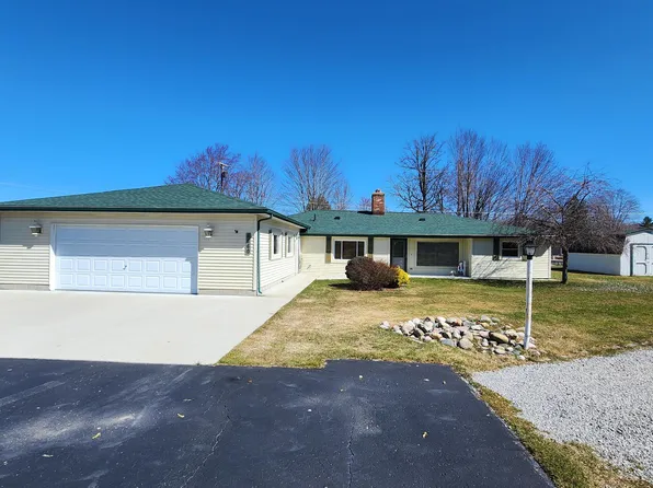 4660 Cains Dr, Houghton Lake, MI 48629
