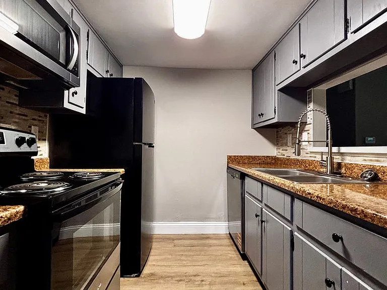 Flowerdale Apartments — Photo 13