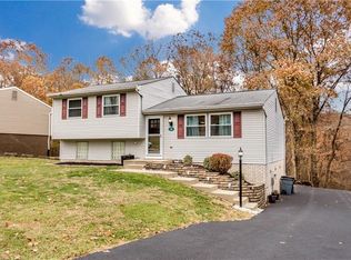 218 Glenmore Dr, Coraopolis, PA 15108