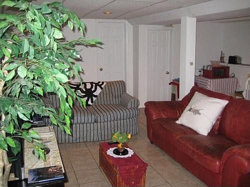3rd image of 1356 N Oakley Blvd