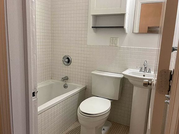 4th image of 125 E 30th St APT 2A