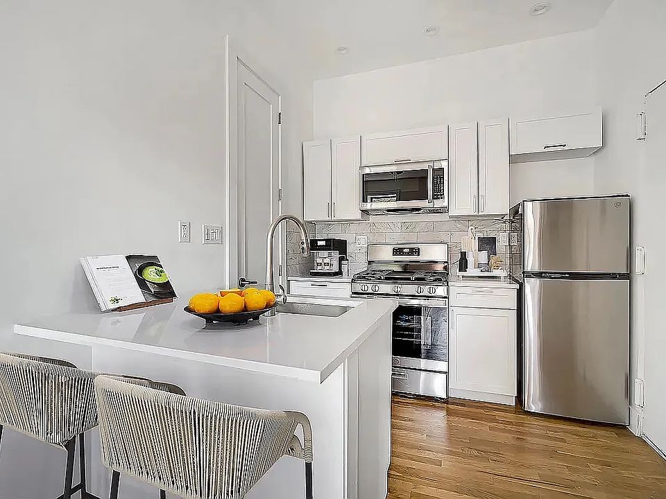 2nd image of 36 S Oxford St APT 1A