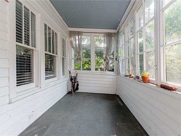 5th image of 73 Sarles Ln
