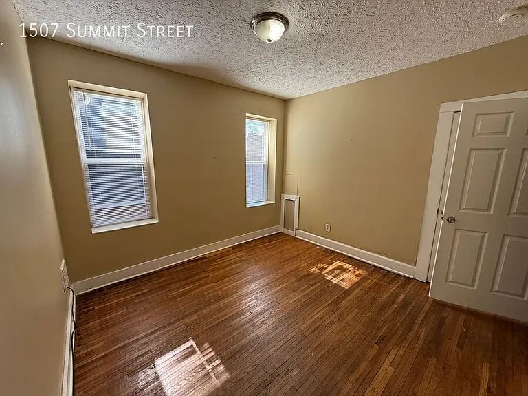 1507 Summit St — Photo 11