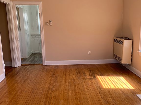 3rd image of 526 N Sycamore Ave
