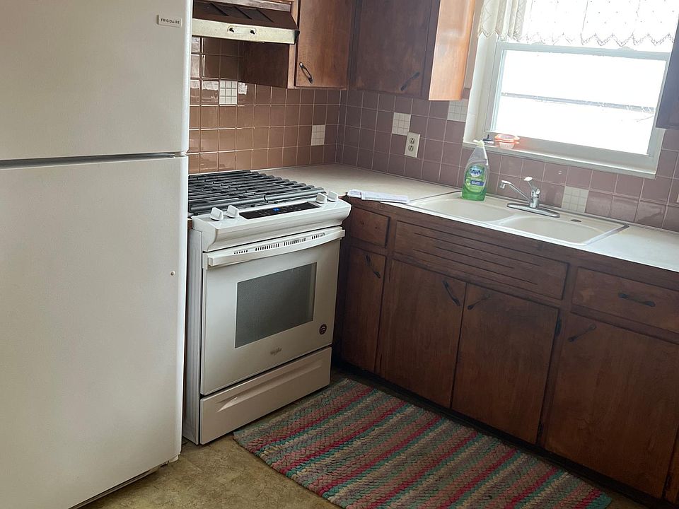 1st image of 15 E Rosewood Ave