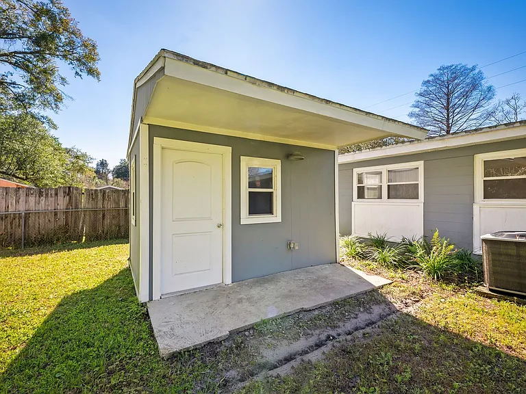 909 Westgate Dr — Photo 29