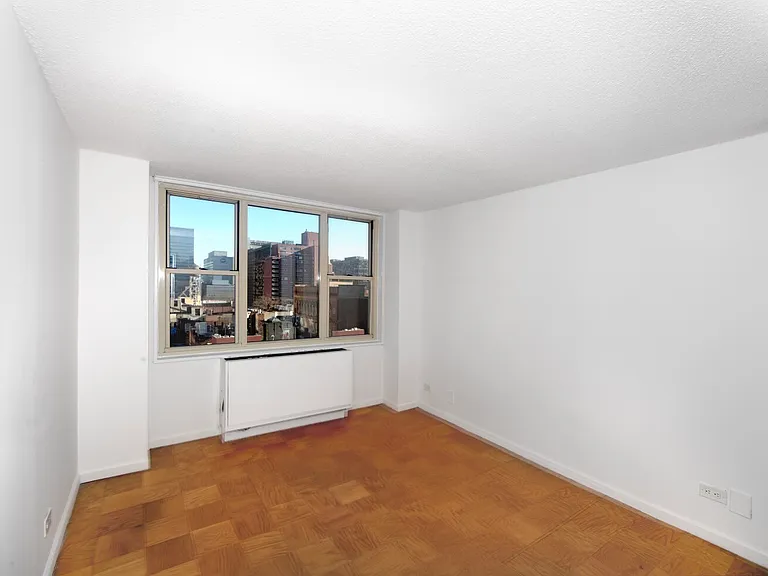 166 E 34th St #1205 — Photo 4