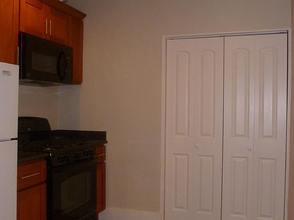 2nd image of 1010A Marin St