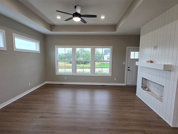 3rd image of 420 S Walnut Dr
