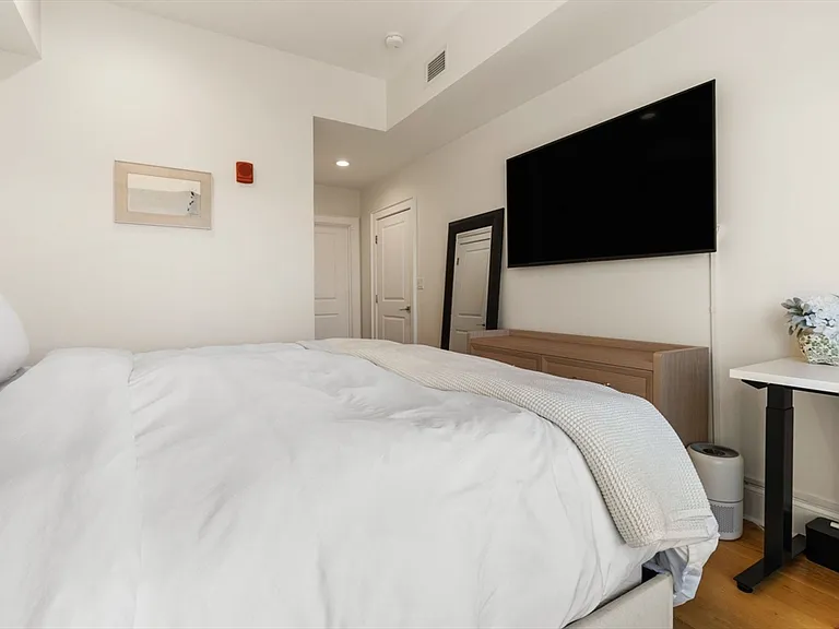 380 Bunker Hill St #210 — Photo 16