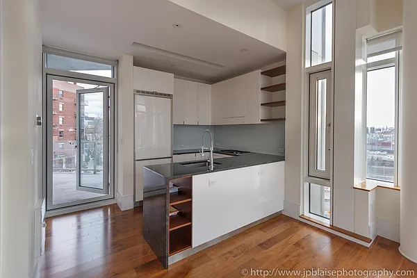 Rented by Luminous Realty | media 39