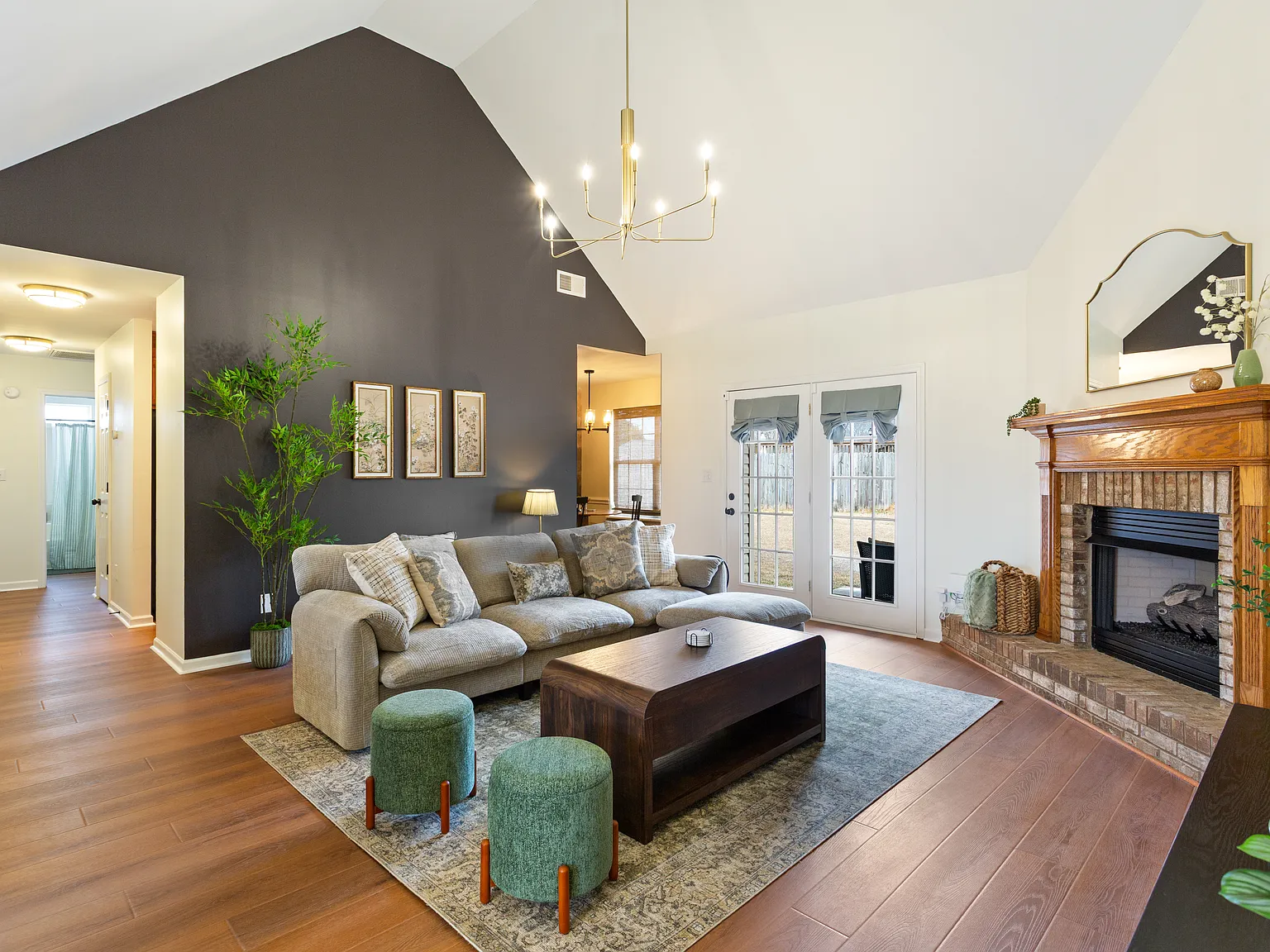 4 bed, 1877 sqft, $5,450 — Photo 3