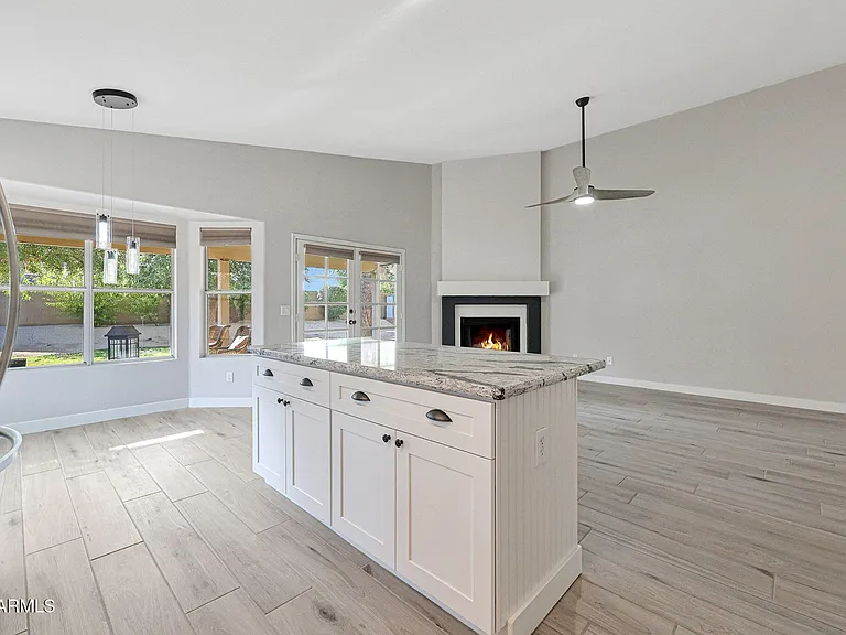 14215 N 56th Pl — Photo 3