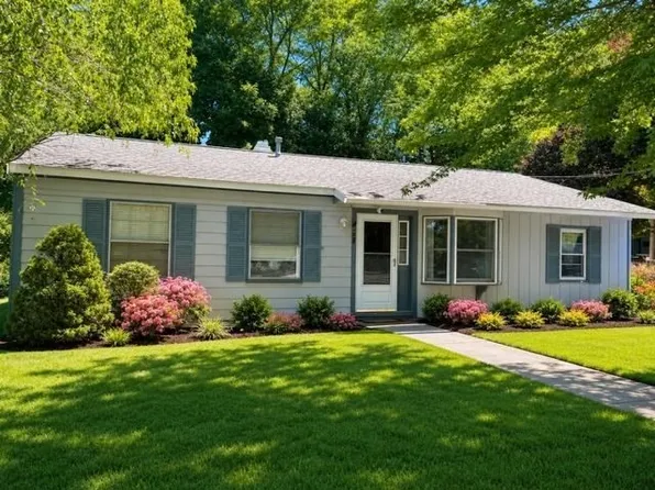 458 Beech St, Rockland, MA 02370
