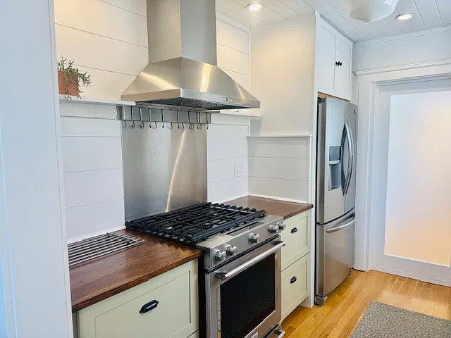 577 Cypress St — Photo 3