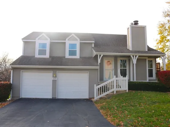 12378 W 107th Ter, Overland Park, KS 66210