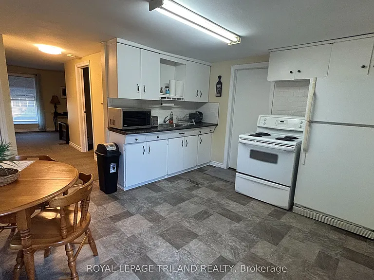 279 Charlotte St #UPPER — Photo 5