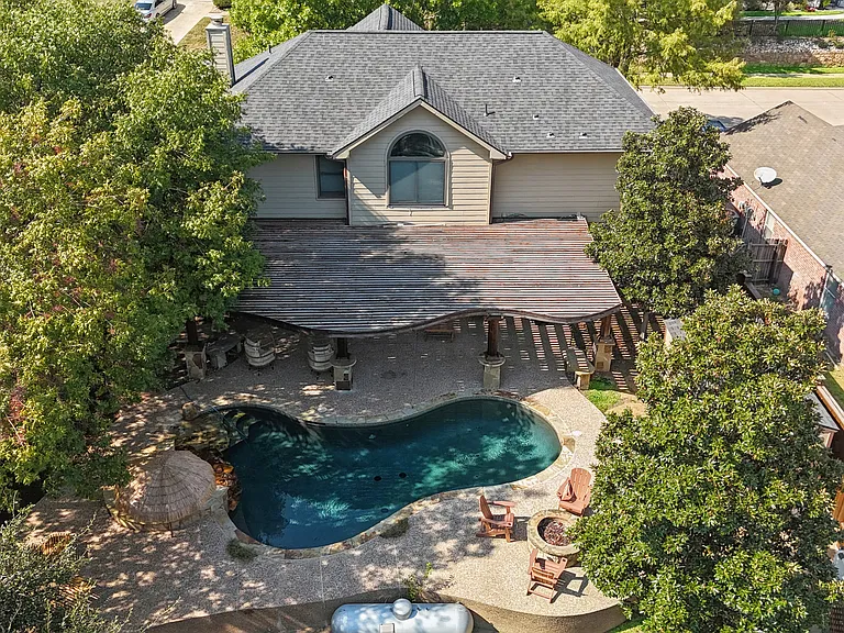 1088 Pondview Dr — Photo 7