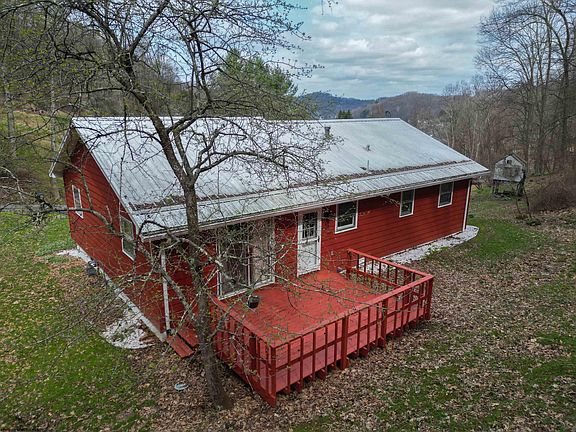 3rd image of 161 Hilltop Dr