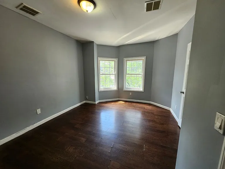 152 S 10th St #3E — Photo 6