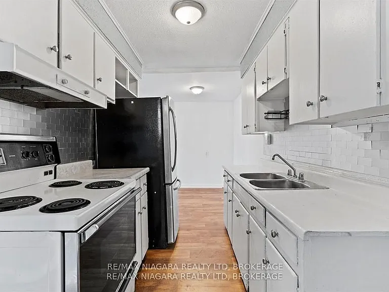 27 Main St #2 — Photo 2