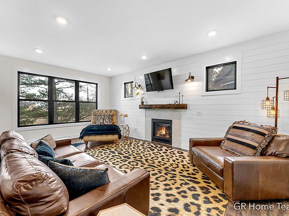 5th image of 8890 Sterling Hills Dr NE
