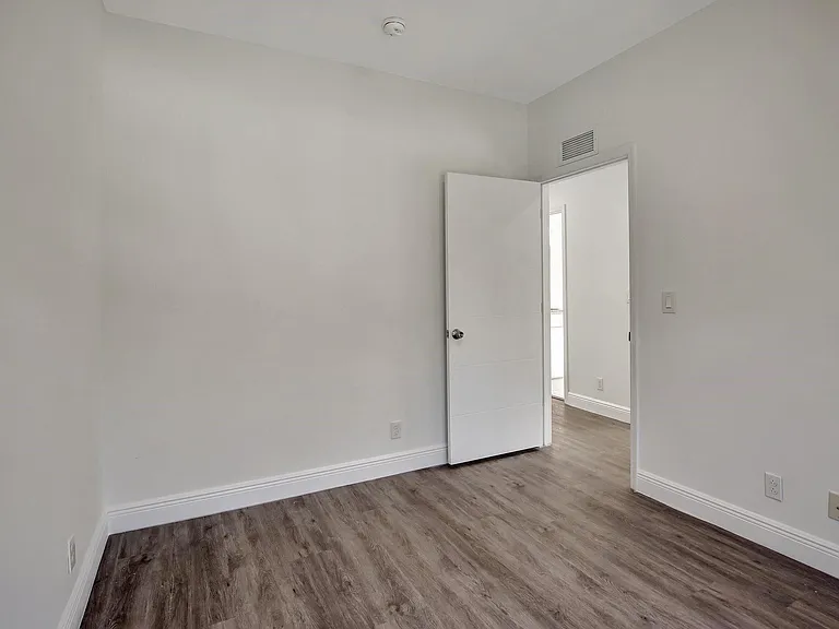 1106 S 20th Ave — Photo 15