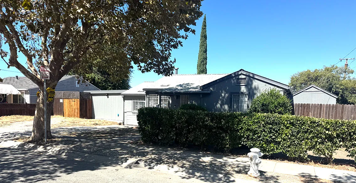 4 bed, 1252 sqft, $3,050 — Photo 1
