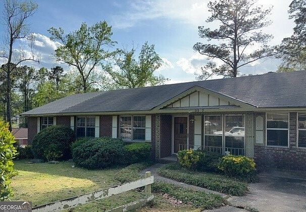 1st image of 2107 Burnside Dr