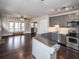 979 Marshall Ave, Saint Paul, MN