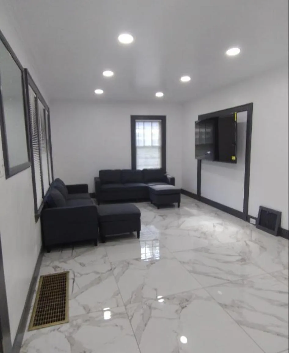4 bed, 1350 sqft, $2,600 — Photo 3