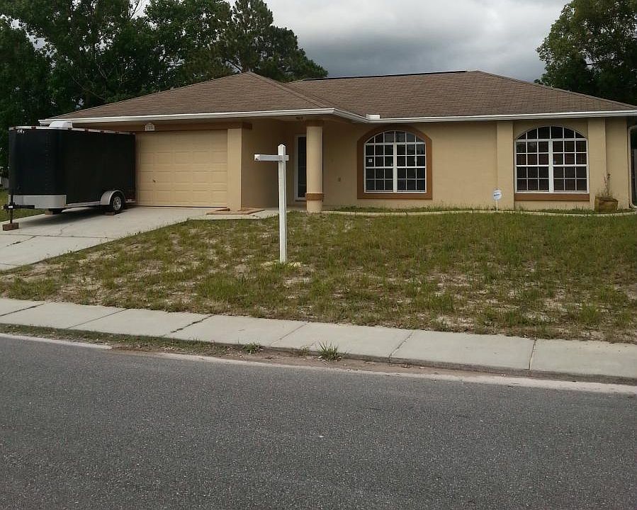 3/2/2 - 1,900SF Corner Lot Home with split bedroom plan