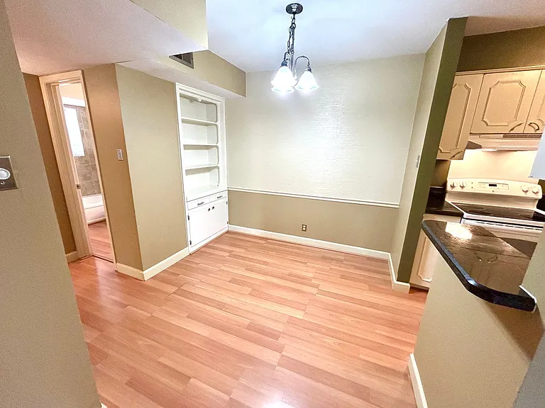 1045 Shook Ave #113 — Photo 6