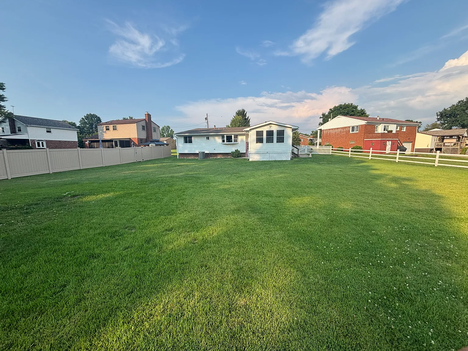 3 bed, 1600 sqft, $1,700 — Photo 2