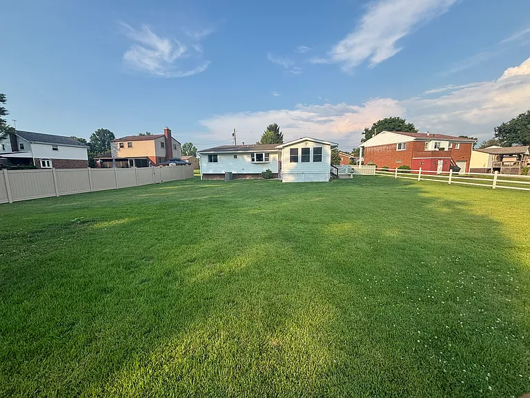 225 Fairhaven Dr — Photo 2