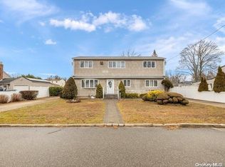 39 16th St, West Babylon, NY 11704