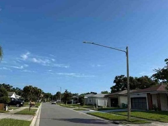 Exterior Neighborhood (street photo)