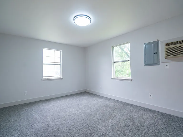 West Gate Apartments — Photo 9