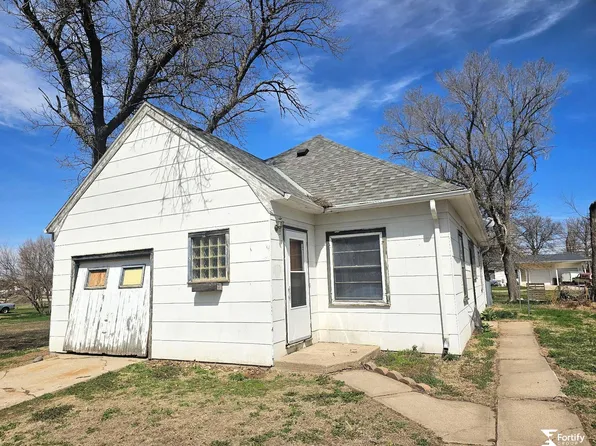 840 D St, Geneva, NE 68361
