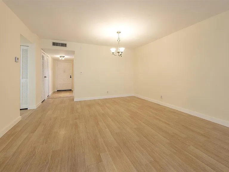 6061 N Falls Circle Dr #402 — Photo 8