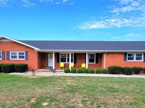 114 3rd St, Centertown, KY 42328