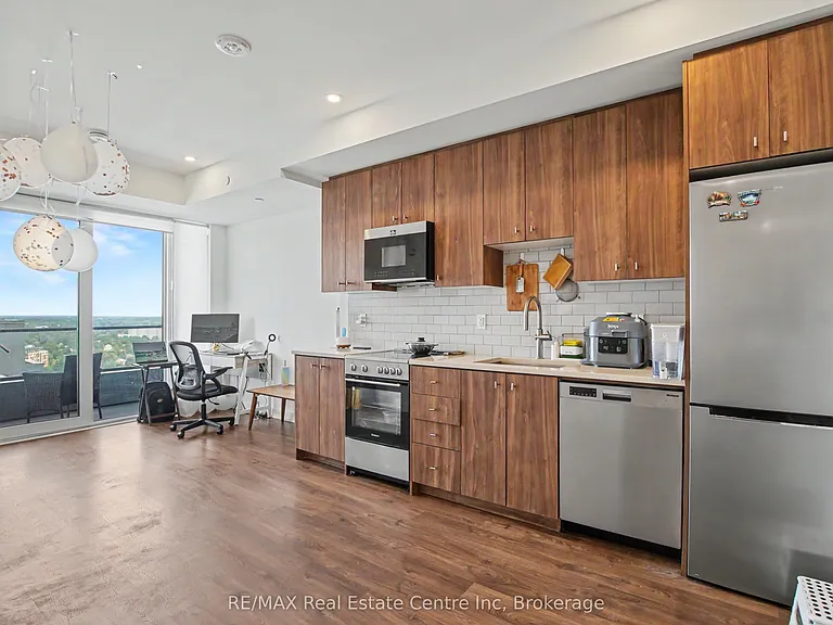 15 Wellington St S #2214 — Photo 14