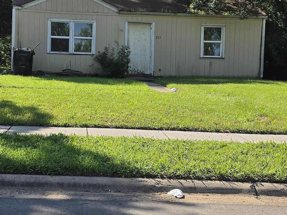 1st image of 231 SE Pinecrest Dr