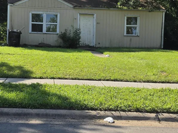 231 SE Pinecrest Dr, Topeka, KS 66605