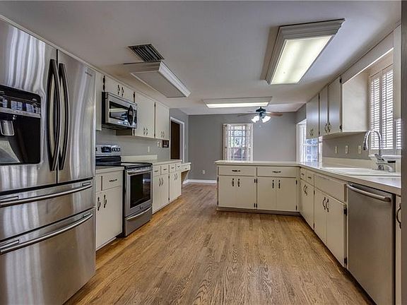 4th image of 1317 Oxmoor Ct