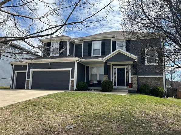 2351 W Concord Dr, Olathe, KS 66061