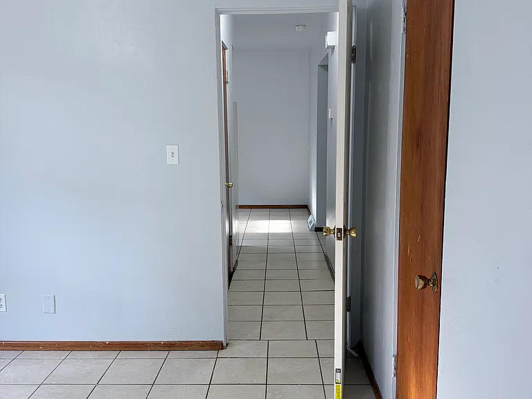 1634 Merrill Ave — Photo 11