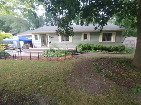 3847 Ponchartrain Dr, Pinckney, MI 48169
